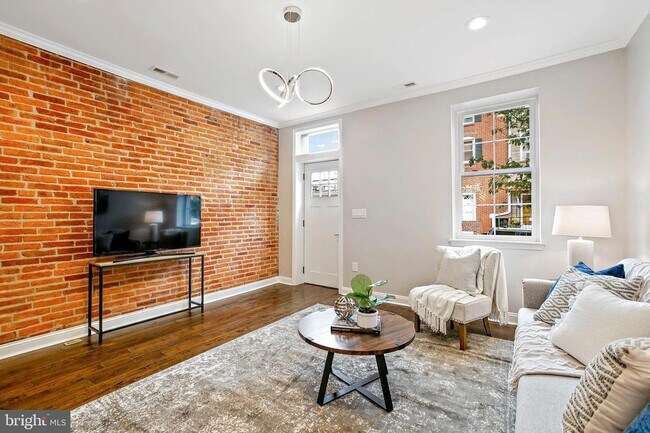 Living Room - 238 Albemarle St