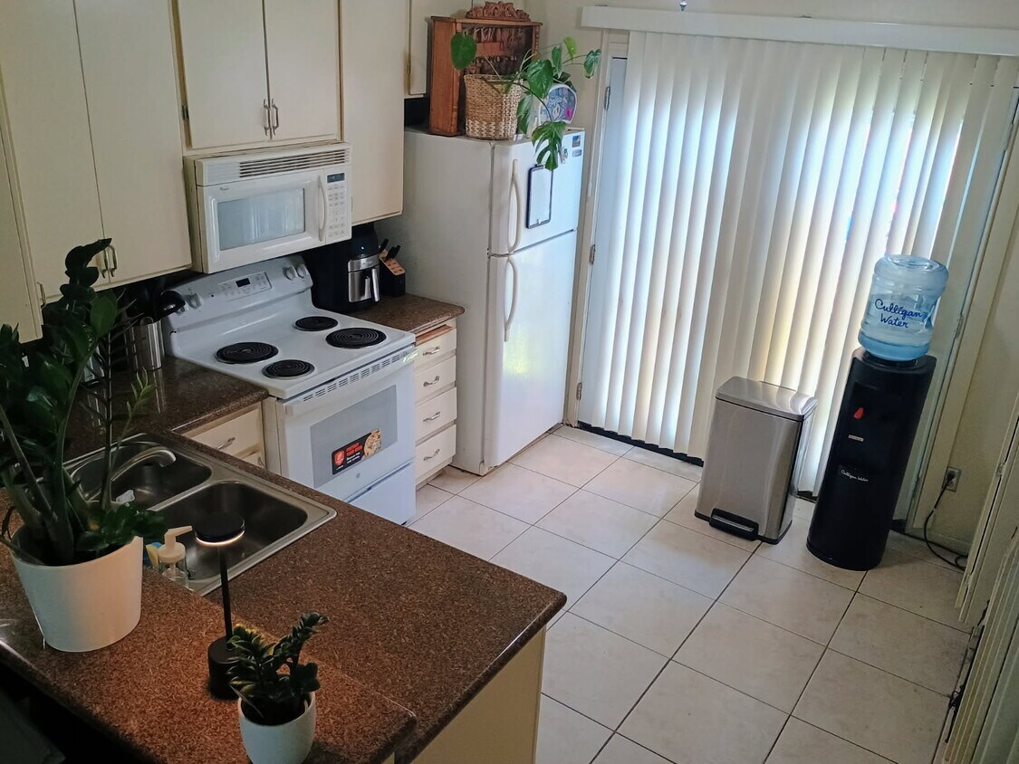 Foto principal - 6439 Bell Bluff Ave