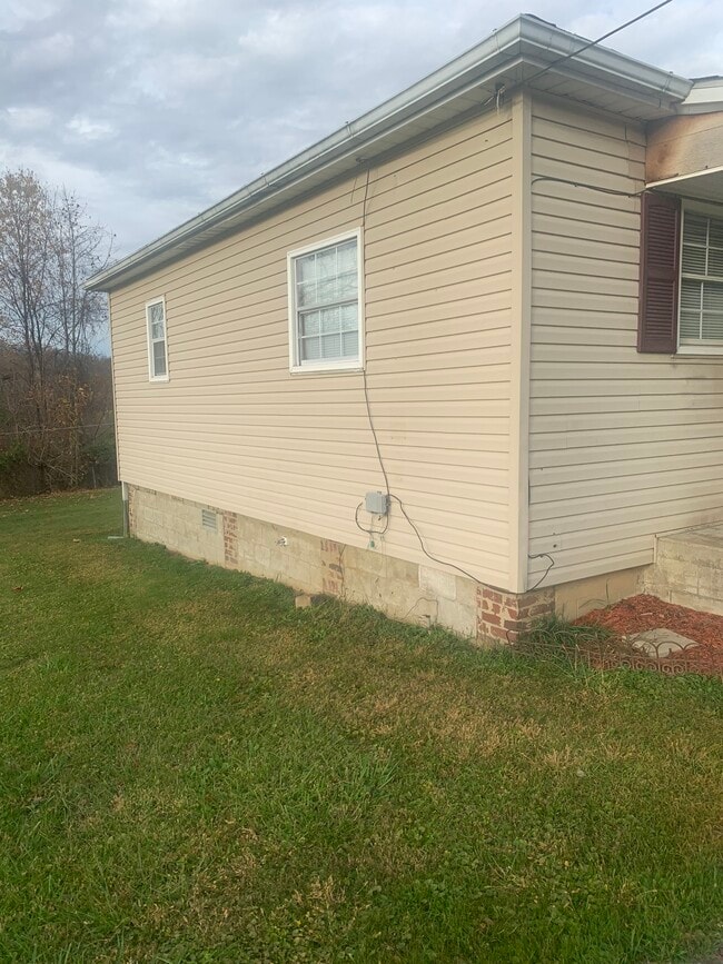Building Photo - 164 Crystal Ln