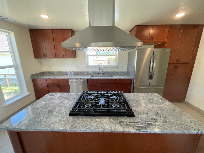 Foto del edificio - 4676 Fieldbrook Rd