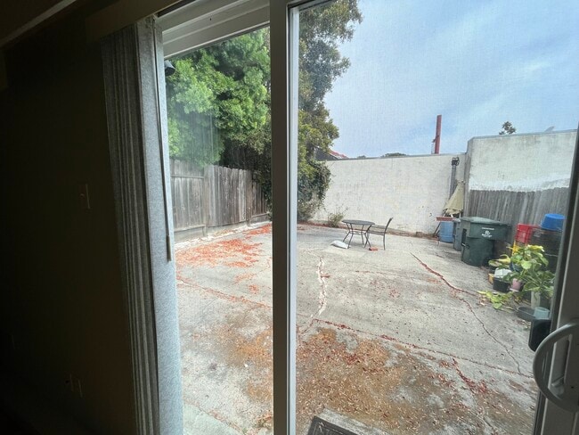 Building Photo - 184 Linden Ave