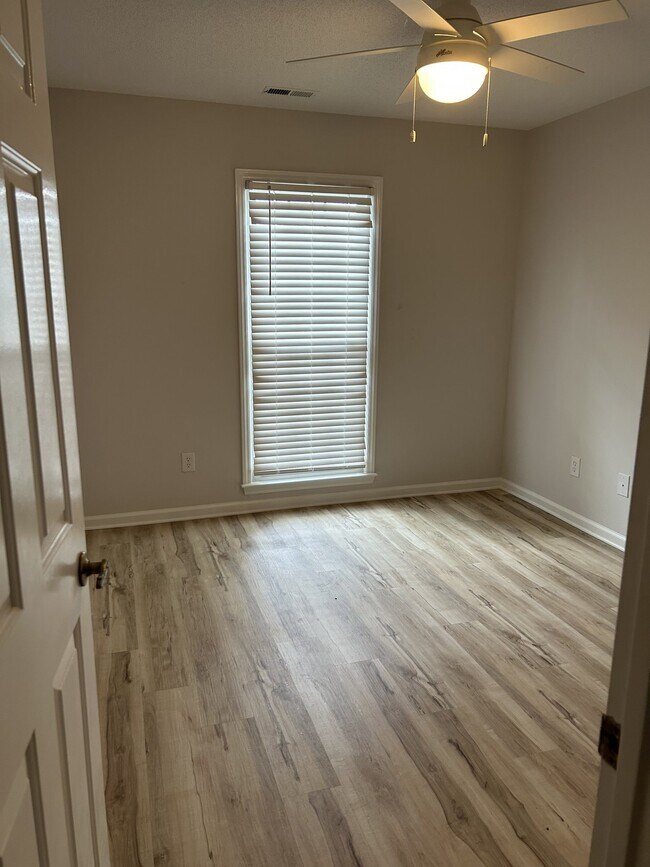 Building Photo - 9453 Kings Falls Dr
