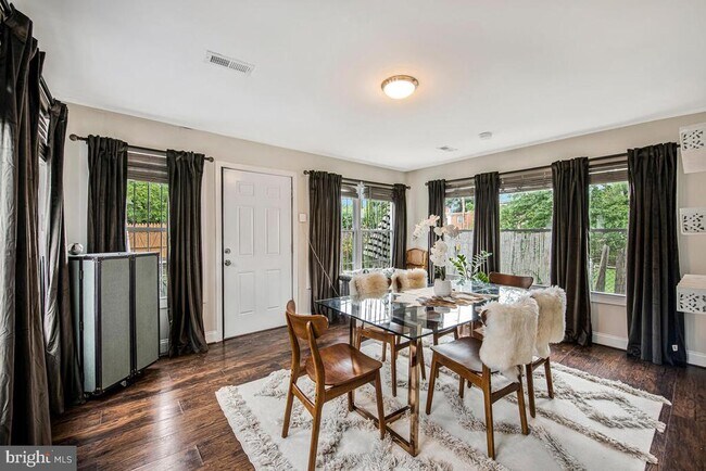Foto del edificio - 6106 Clay St NE