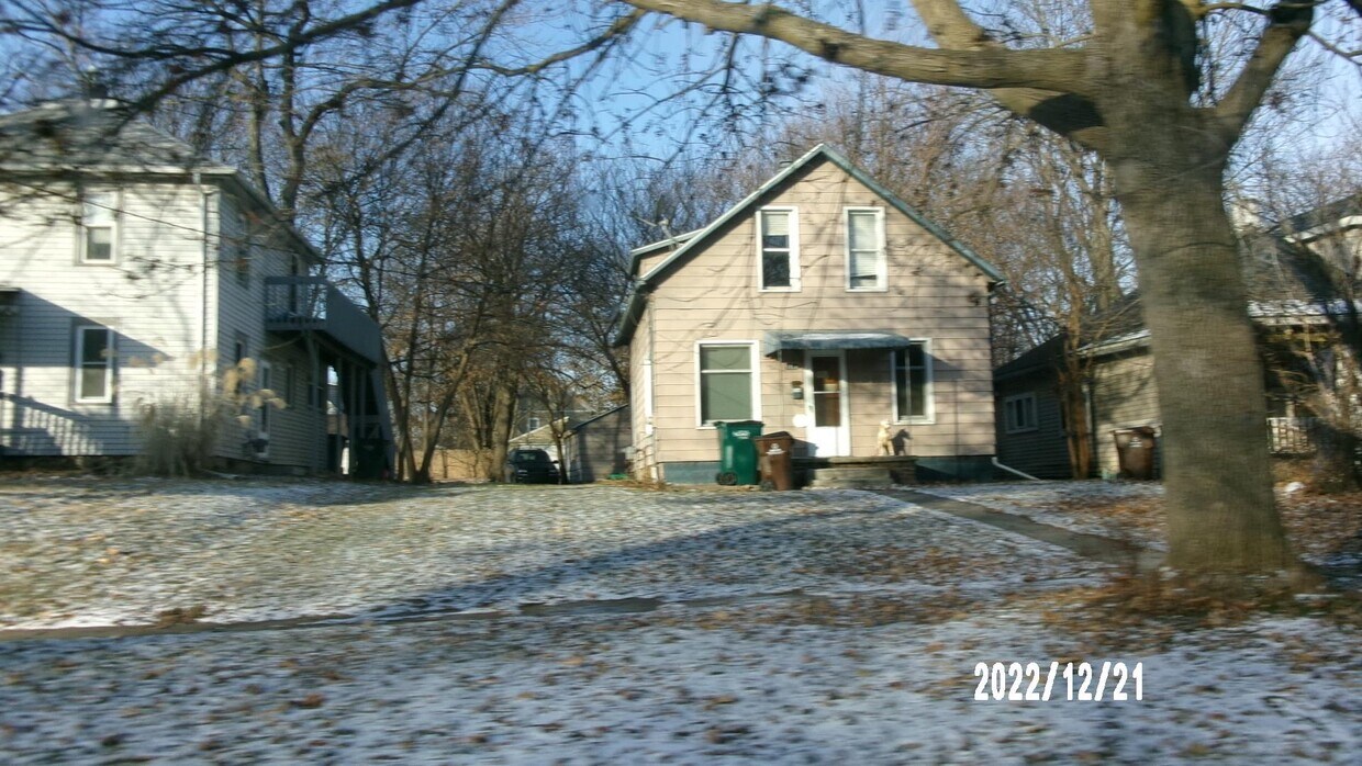 Primary Photo - 1828 Davis Ave