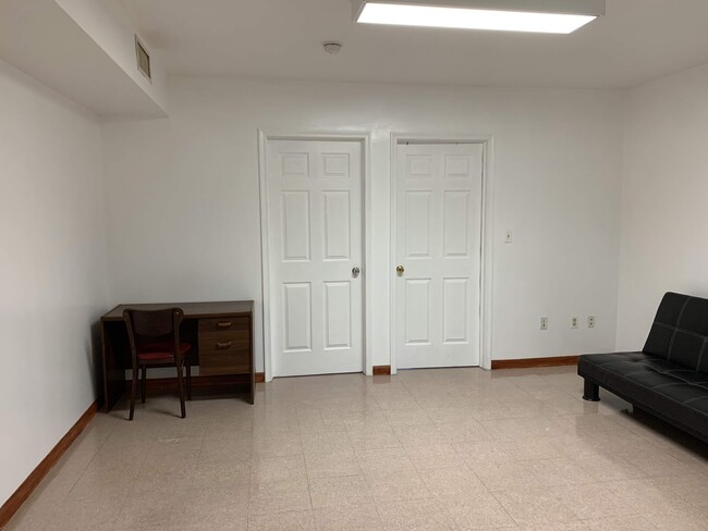 Living Room facing bedrooms - 1003 Wood St