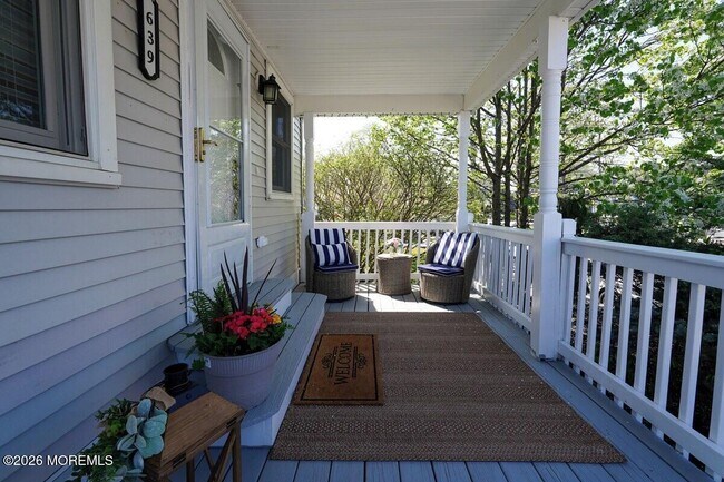 Foto del edificio - 639 Redmond Ave