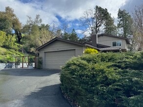 Building Photo - 3 Bel Air Ct