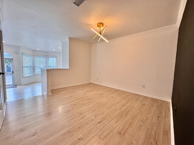 Foto del edificio - Updated 2 Bedroom Townhome Close to Vandy ...