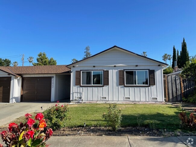 Building Photo - 22422 Walnut Cir S