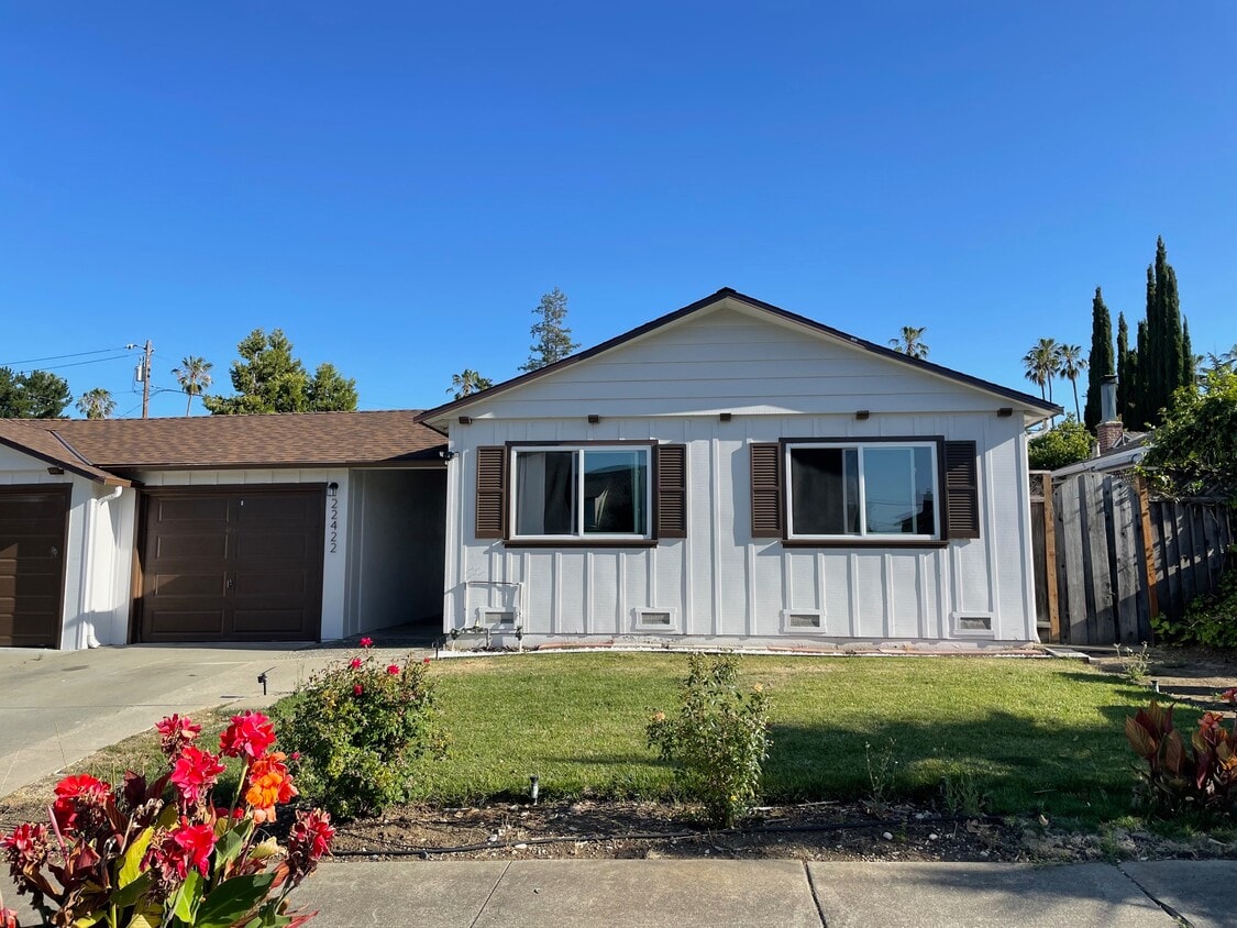 Primary Photo - 22422 Walnut Cir S