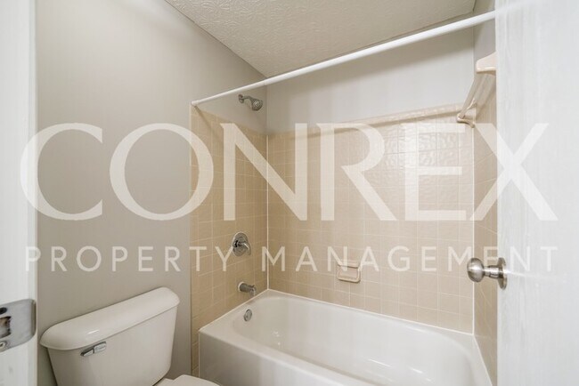 Building Photo - 3 Bedroom Home Available in Columbus!