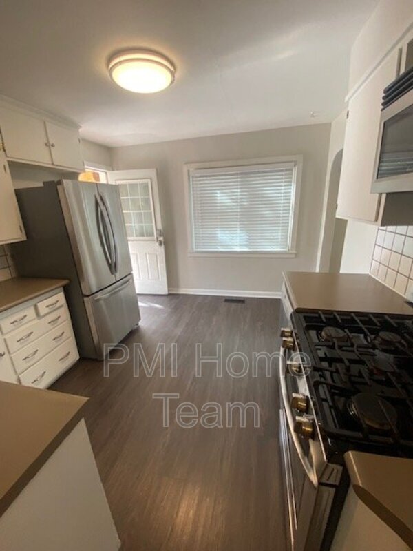 Foto del edificio - 330 E 100 N