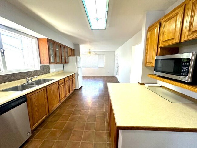 Building Photo - 3 bedroom in Quesnel BC V2J 6L3