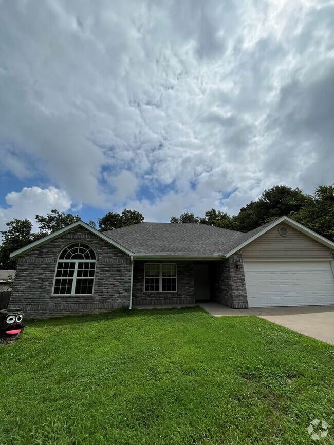 Building Photo - 8 Boreland Ln