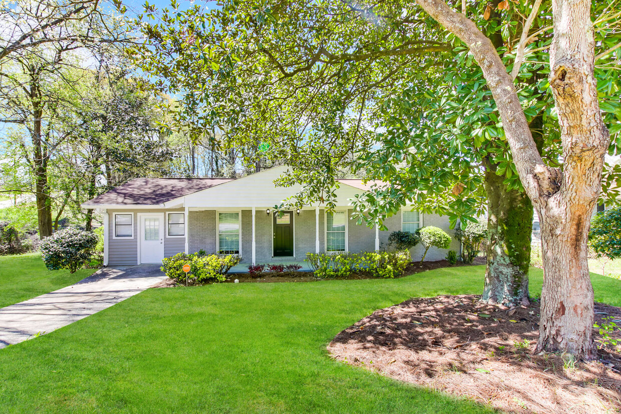 Primary Photo - 2973 Cambridge Dr Sw