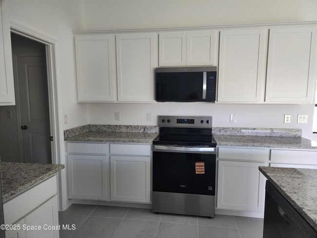 Building Photo - 2211 San Filippo Dr SE