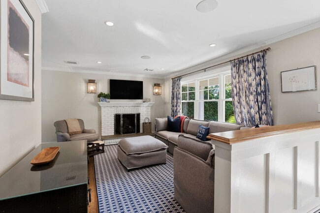 Building Photo - 810 Waterview Dr