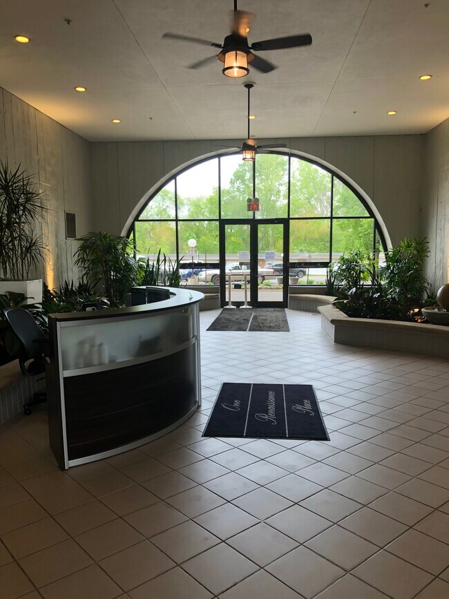 1 Renaissance Pl Unit 1005, Palatine, IL 60067 Condo for Rent in Palatine, IL