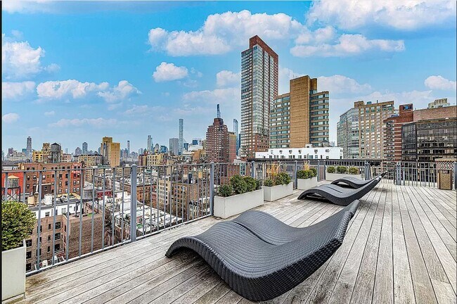 Building Photo - 154 W 70th St