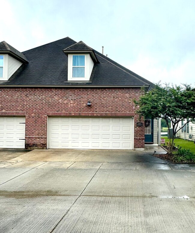 Building Photo - 3BD/2.5BA Home for Lease in Shadowbrook Lakes