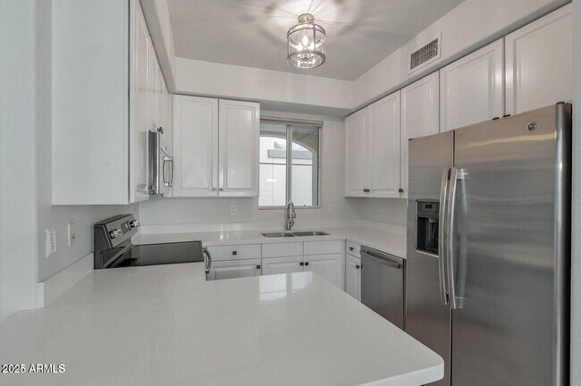 Foto del edificio - 2992 N Miller Rd