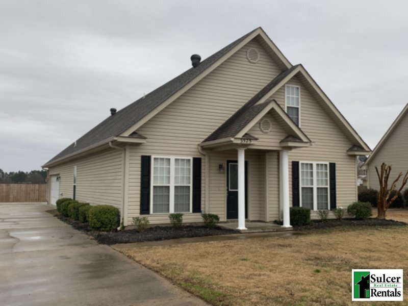 MASSIVE 4+BR Home in South Jonesboro; 2500... House Rental in