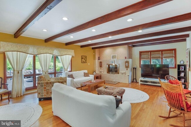 Building Photo - 5135 Summit Dr