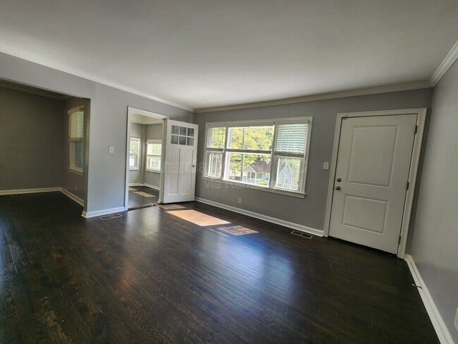 Photo - 120 Burbank Dr NW House