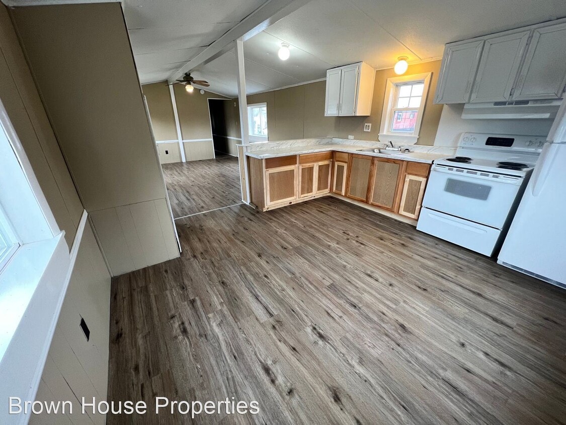 2 br, 1 bath House 1608 Hill Rd House Rental in Canaan, ME