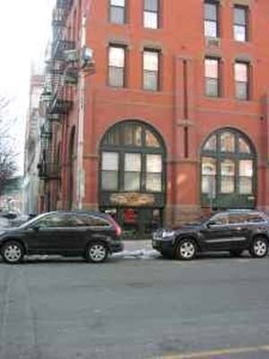 Primary Photo - 77 River St