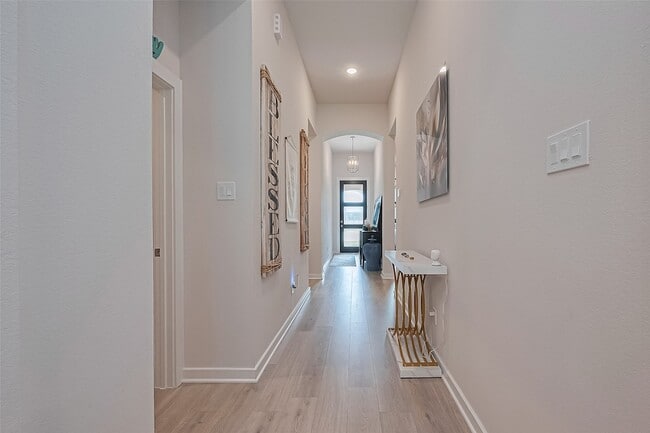 Building Photo - 4910 Tan Briar Dr