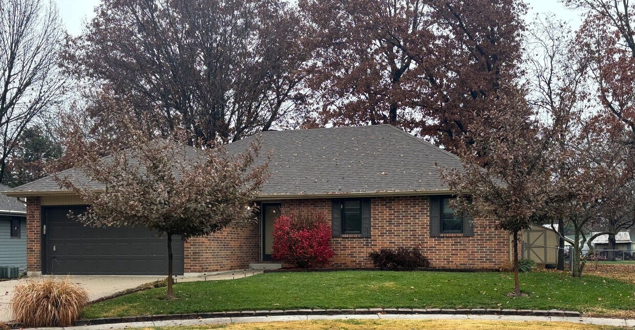 Primary Photo - Charming 3 Bedroom Brick Home with Fenced Backyard