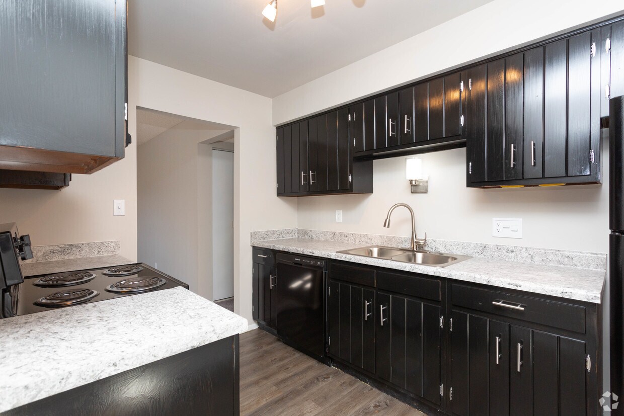 TERRA TRACE Apartments 1715 Theatre Dr Evansville, IN