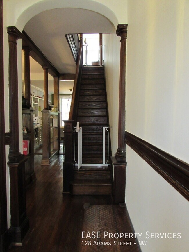 Foto del edificio - 128 Adams St NW