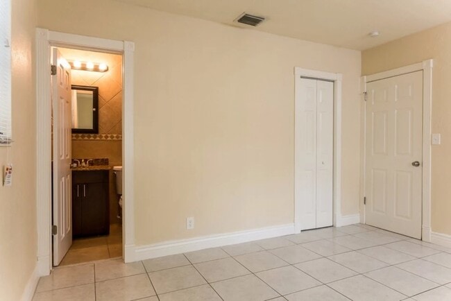 Foto del edificio - 1442 SW 10th St