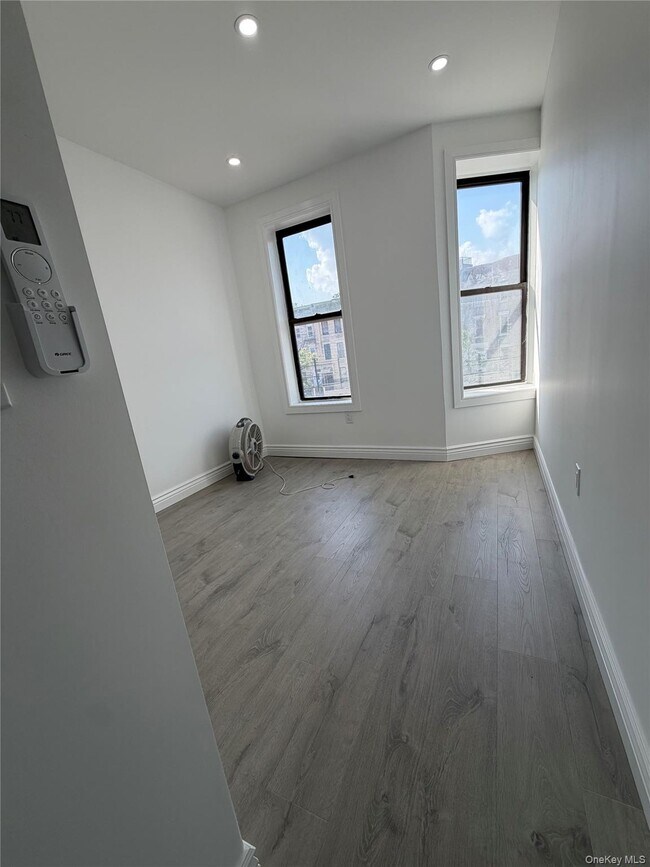 Foto del edificio - 1574 Eastern Pkwy