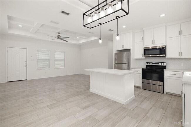 Building Photo - 913 W Kohala Ave
