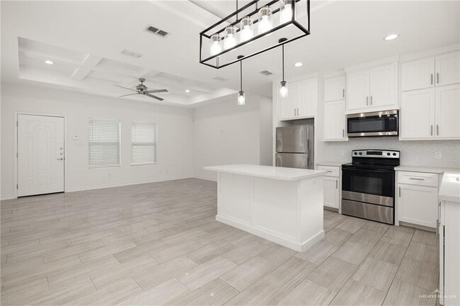 Foto del edificio - 913 W Kohala Ave