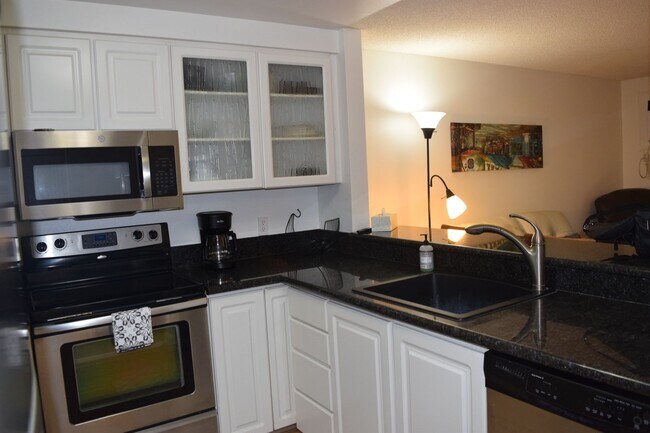 Foto del edificio - Kihei Shores F208 2 bd. 2 ba. furnished unit. Available June 15th or July 1st