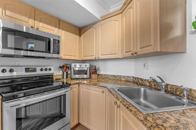 Building Photo - 3106 Bird Ave
