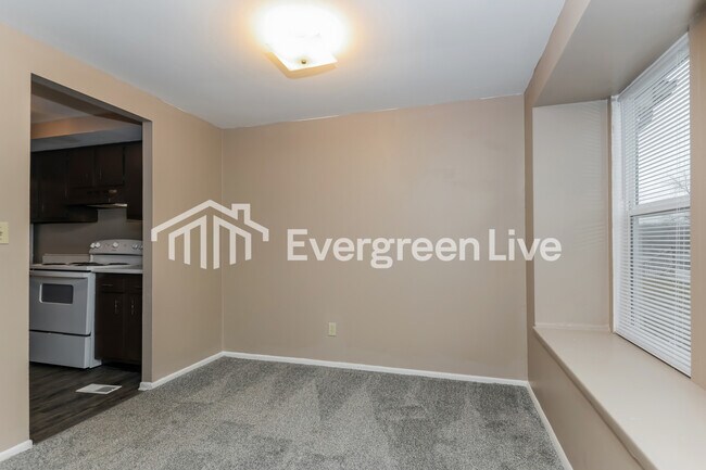 Building Photo - 5636 Troy Villa Blvd