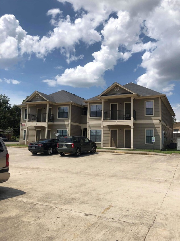 Foto principal - 920 Mccall Ave