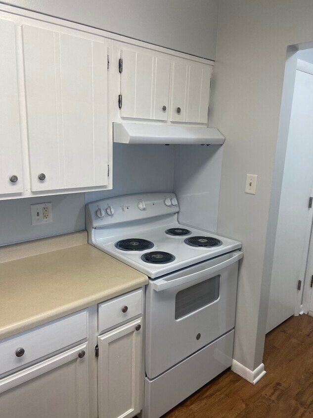 Updated kitchen - 9949 Kennedy Ave