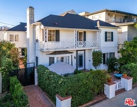 Building Photo - 441 1/2 S Palm Dr