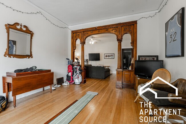 Foto del edificio - 3010 N Greenview Ave