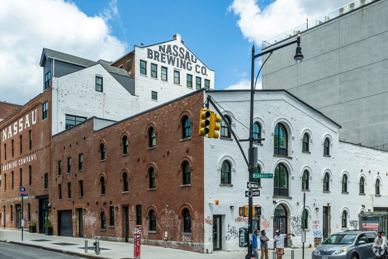 Primary Photo - 945 Bergen St