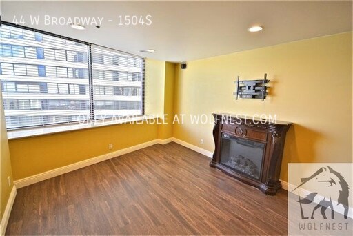 Building Photo - Remodeled 1+ Bedroom Downtown Condo! No De...