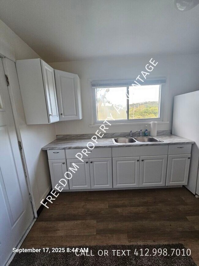 Building Photo - 218 Lott Rd