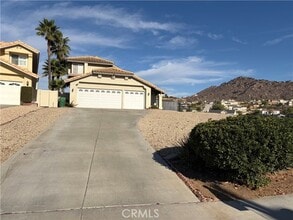 Building Photo - 744 La Cumbre St