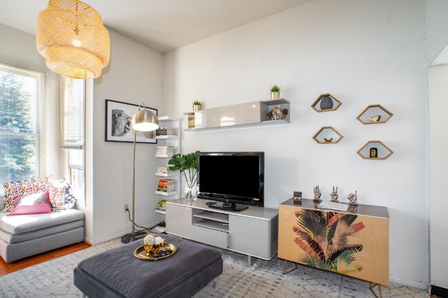 Foto del edificio - 2221 Dwight Way